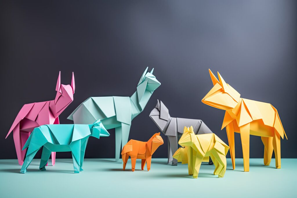 Zdjęcie kolorowych zwierząt wykonanych w technice origami na szarym tle
